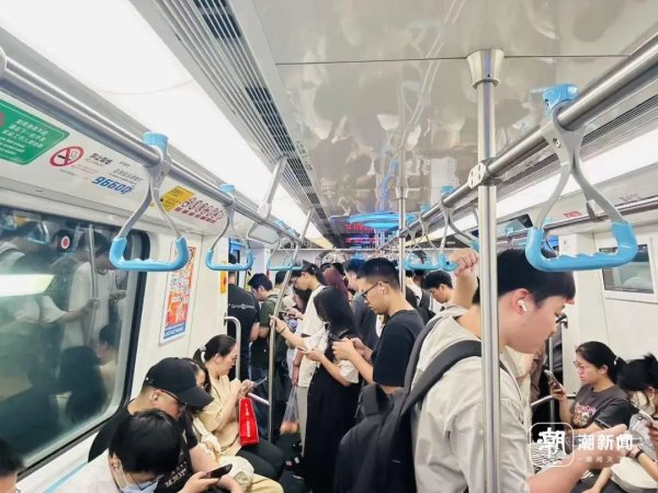 创界 杭州地铁19号线荆长路站今日开通! 有人5点多赶来体验: 太方便了